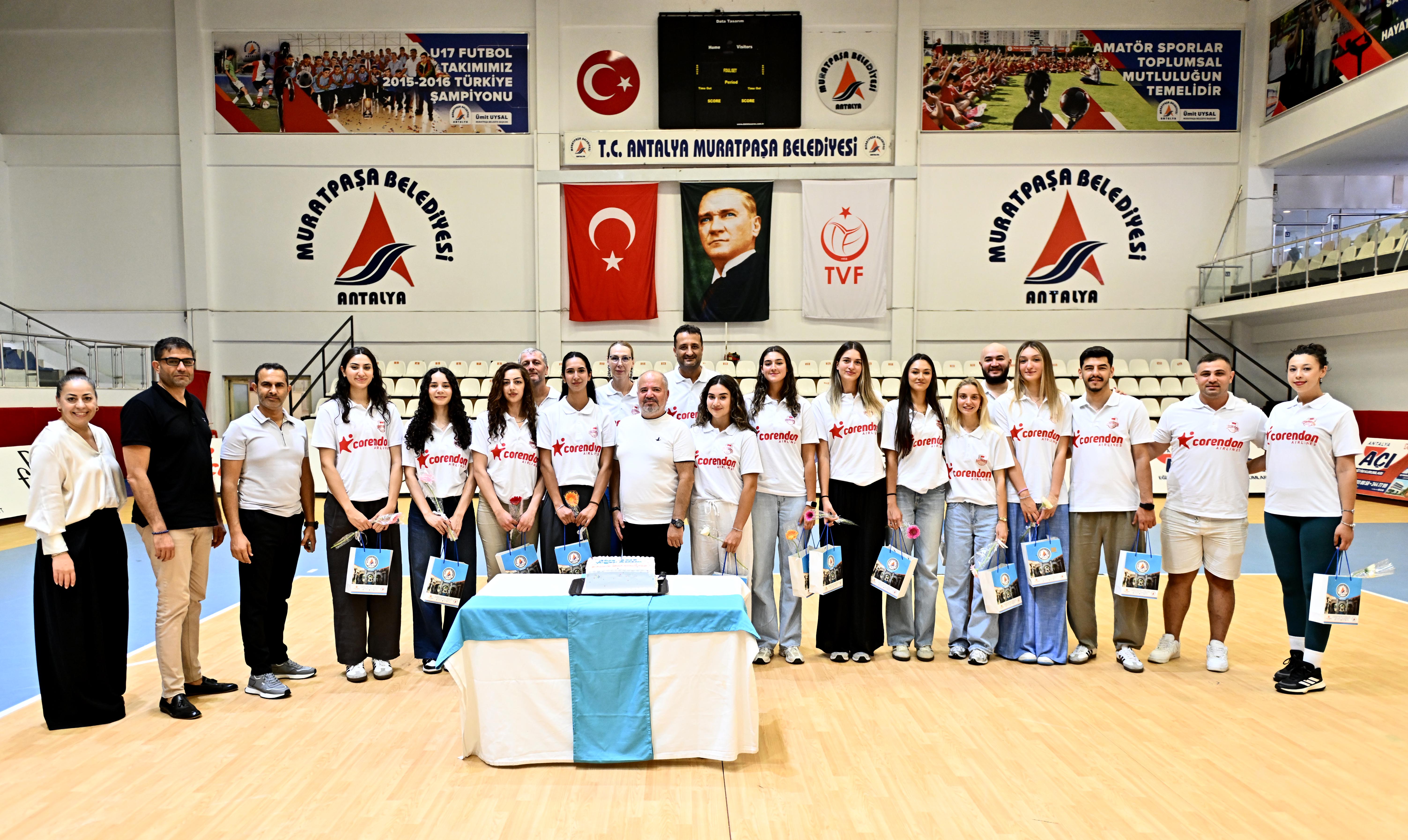 Muratpaşa Belediyesi Kadın Voleybol Takımı yeni sezona hazırlanıyor