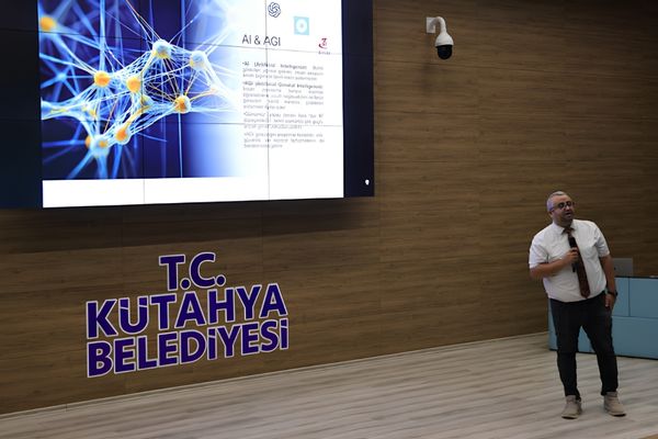 Kütahya Belediyesi personeline yapay zeka eğitimi