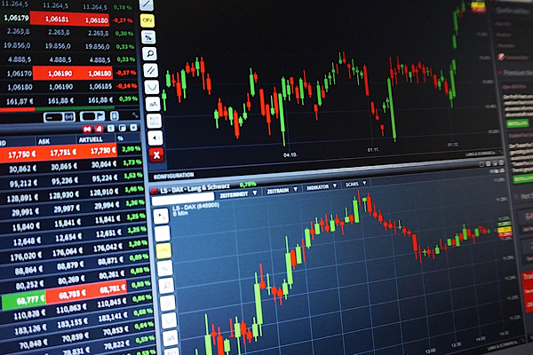 Zayıf ABD istihdamı sonrası altın ve euro güçlendi, petrol baskı altında
