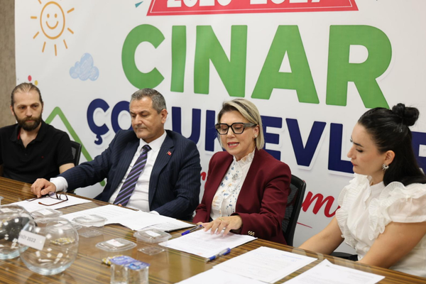 İzmit Belediyesi'nde 3 Çınar Çocuk Evi için kura çekimi noter huzurunda yapıldı