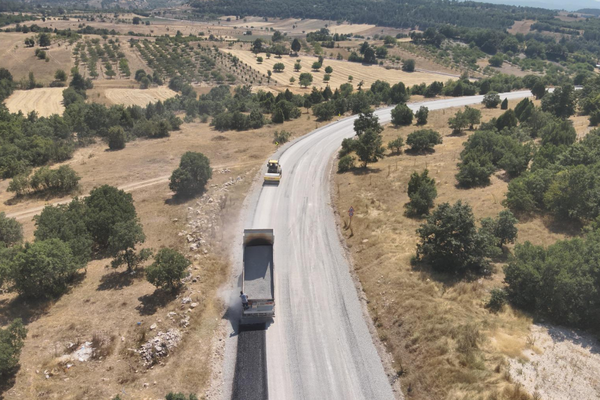 Bursa Büyükşehir Belediyesi Harmancık’ta 5 mahallenin yollarını yeniliyor