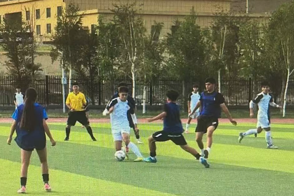 Çin’in Xinjiang Uygur Özerk Bölgesi ile ABD’li gençler arasında dostluk maçı