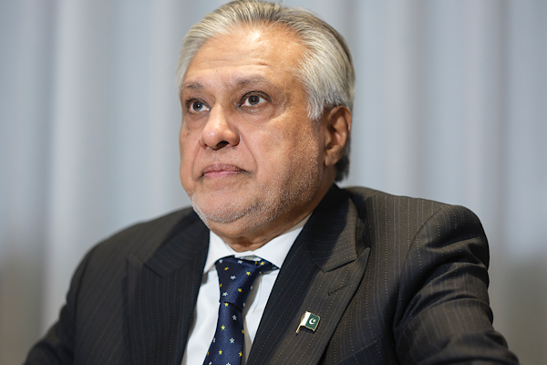 Pakistan Dışişleri Bakanı Dar, Norveç Dışişleri Bakanı  Eide ile görüştü