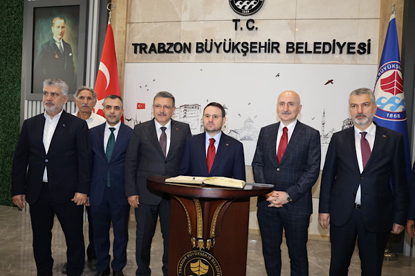  Adalet Bakanı Gürlek, Trabzon Büyükşehir Belediyesi’ni ziyaret etti
