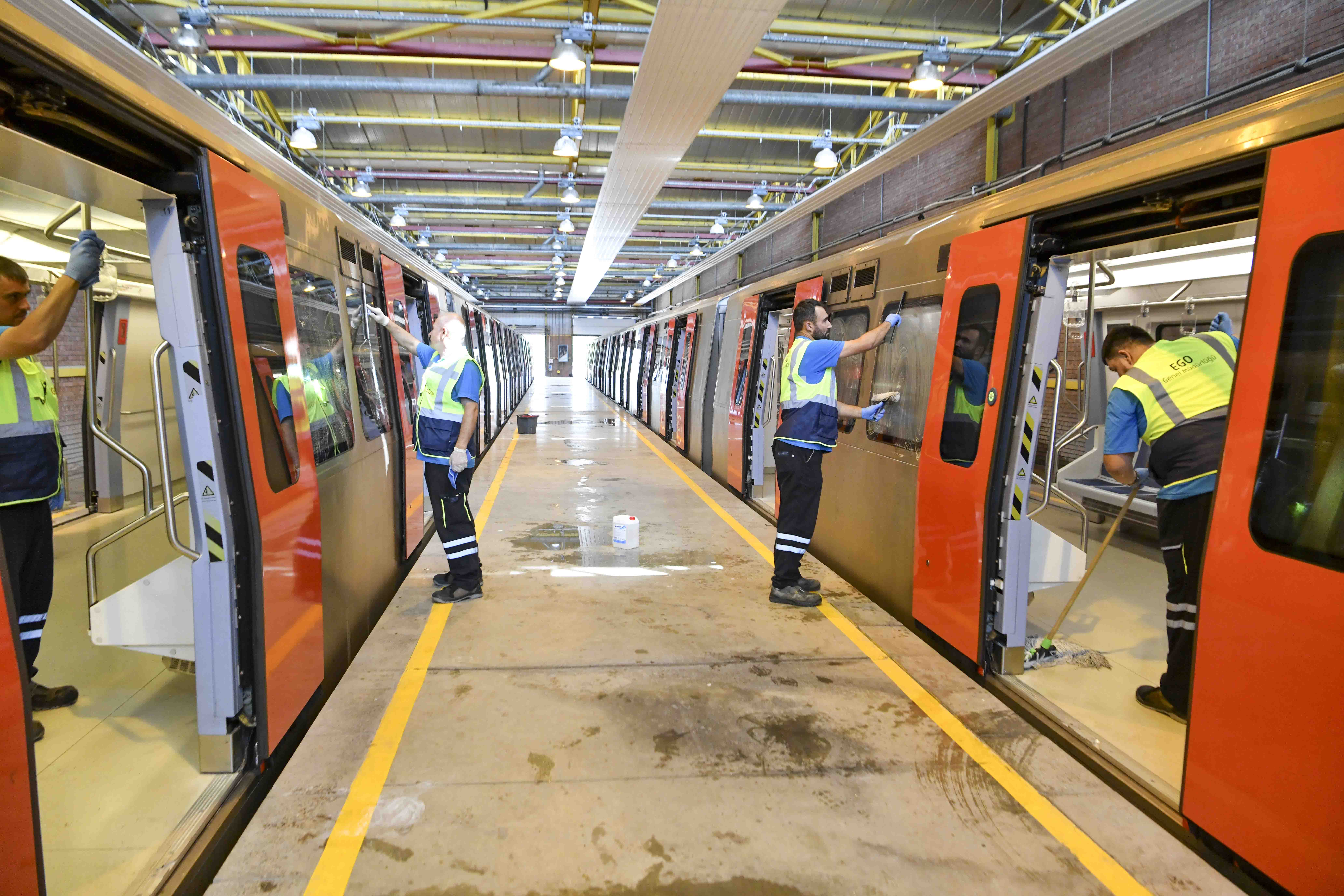 Metro ve ANKARAY’da gece boyunca hijyen mesaisi