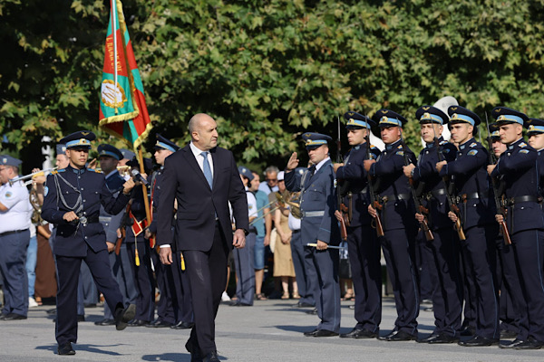 Radev: Hava Kuvvetleri personeli yeni teknolojilere uyum sağlamalı