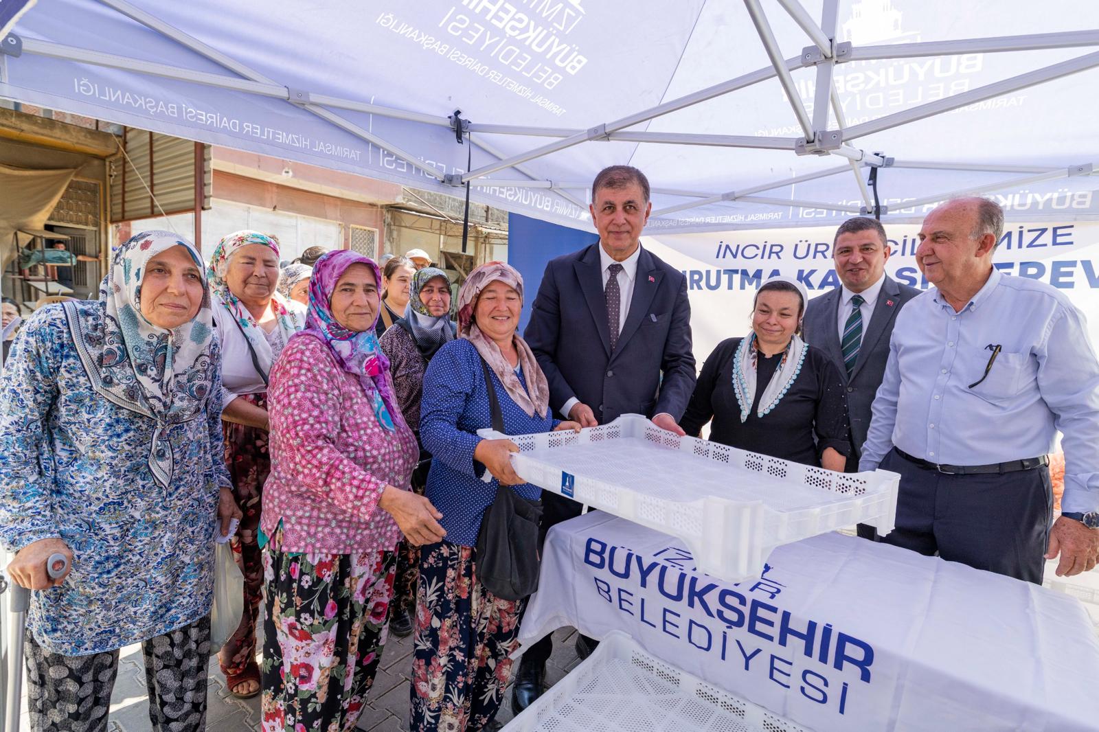 İzmir Büyükşehir Belediyesi’nden incir üreticisine 10 bin kerevet desteği