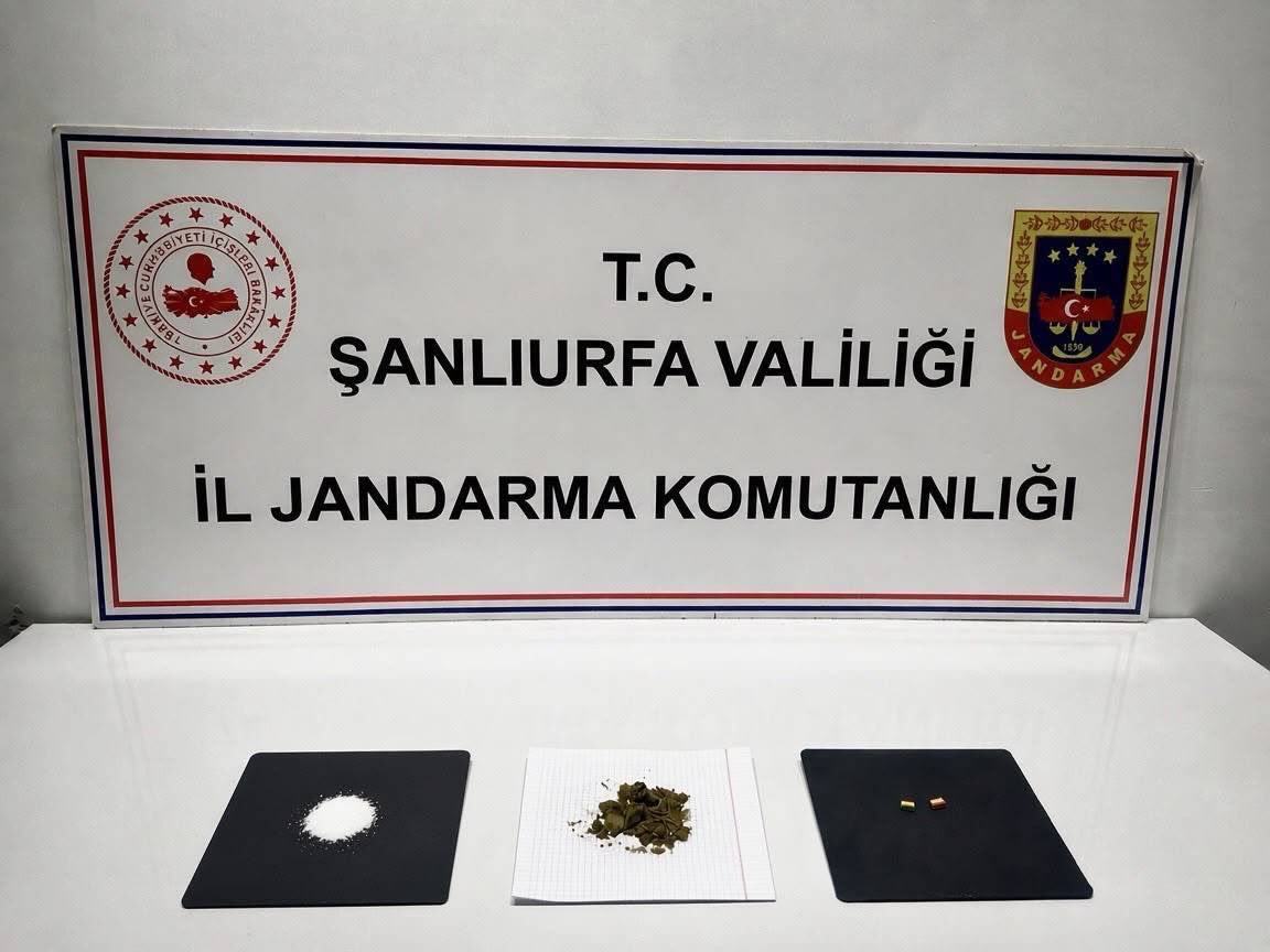 ŞANLIURFA’DA JANDARMADAN UYUŞTURUCU OPERASYONU: ESrar, METAMFETAMİN VE RUHSATSIZ TÜFEK ELE GEÇİRİLDİ