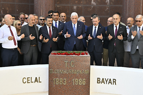 Dervişoğlu’ndan Celal Bayar’ın kabrine ziyaret