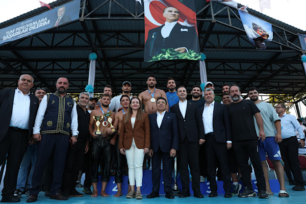 Kurtdereli Mehmet Pehlivan Yağlı Güreşleri’nde başpehlivan Mustafa Taş oldu