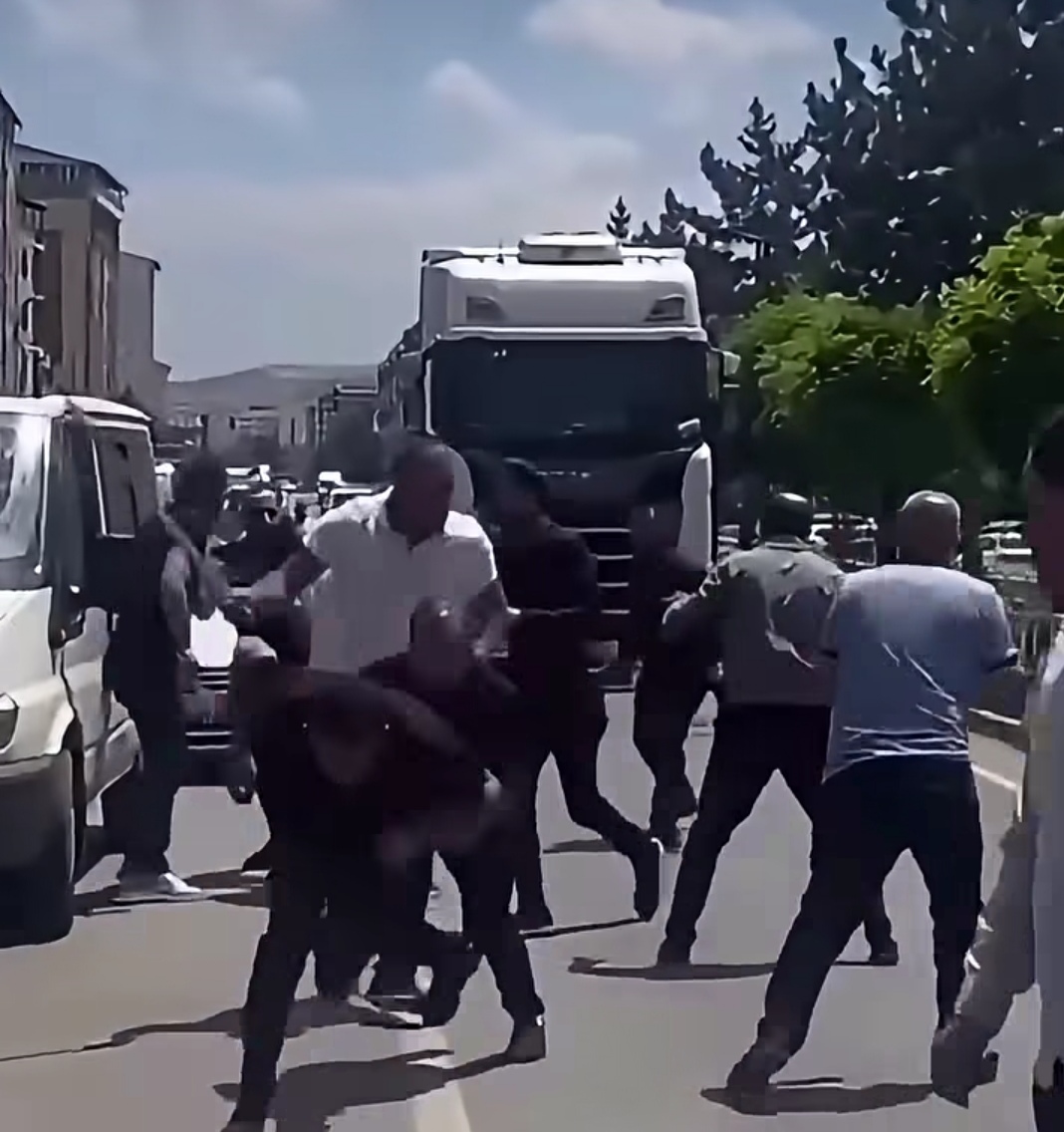 Bitlis'in Güroymak İlçesinde Gergin Anlar: Çıkan Kavgada Çok Sayıda Yaralı Var