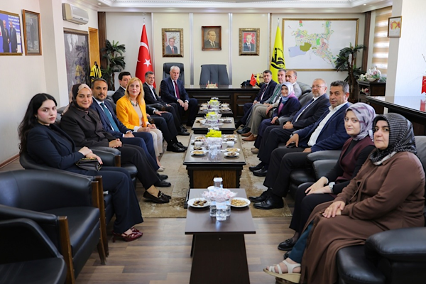TİHEK Başkanı Vasip Şahin, Bayburt Belediye Başkanı Mete Memiş’i ziyaret etti