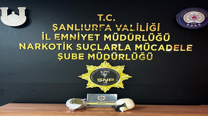 Şanlıurfa’da Araçtan 1,5 Kilo Skunk Çıktı: 4 Şüpheli Tutuklandı