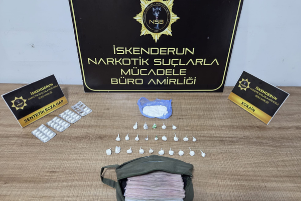 İskenderun’da kokain, sentetik ecza ve yüklü miktarda para ele geçirildi