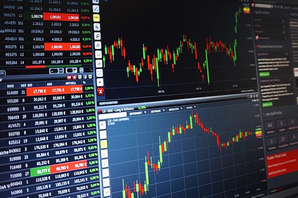 BIST 100 yükselişini sürdürürken piyasalarda gözler küresel verilere çevrildi