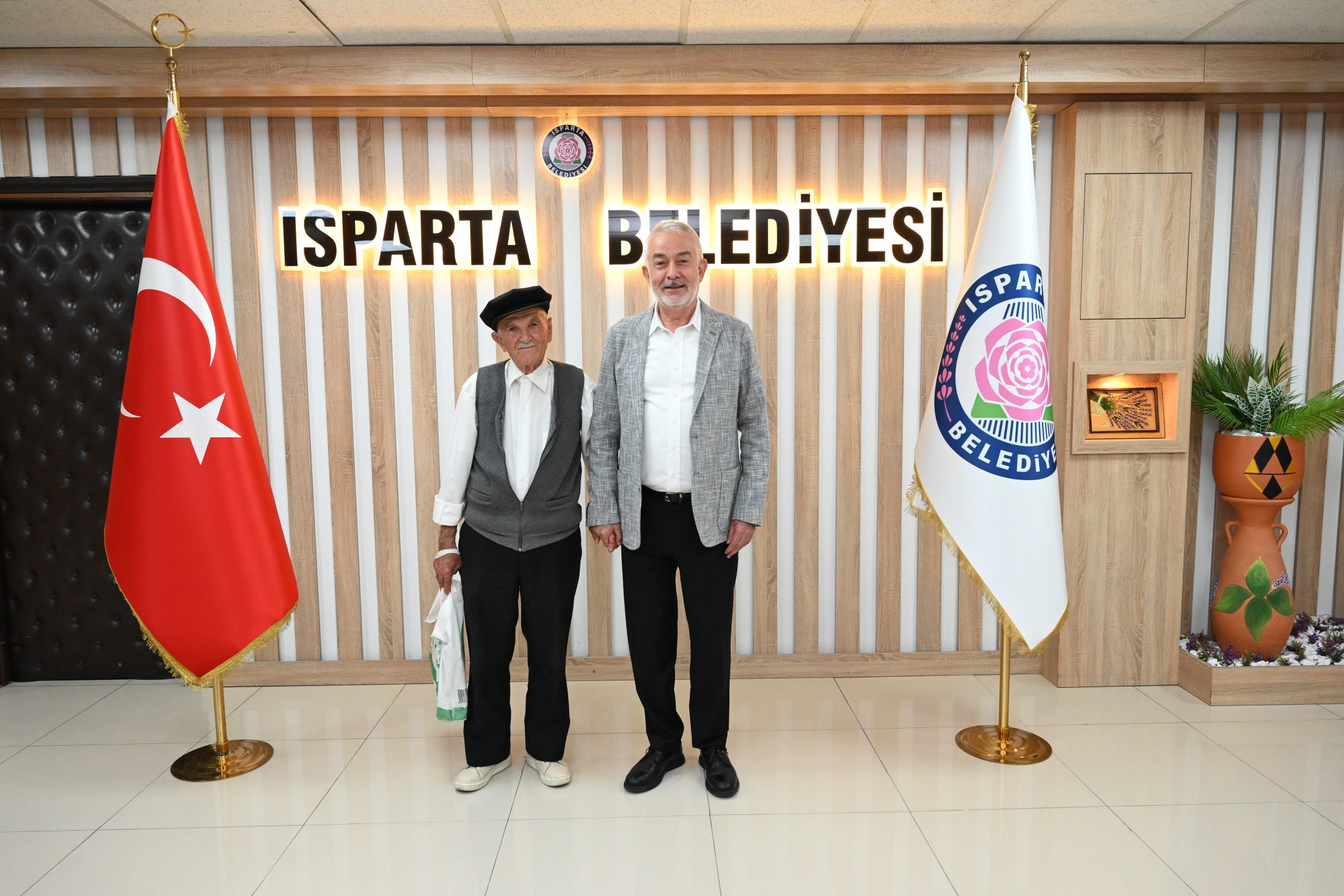 85 yaşındaki Ethem Kızılkaya, Başkan Başdeğirmen’i ziyaret etti