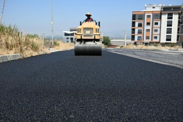 Turgutlu Ergenekon’da 4 bin ton asfalt serildi