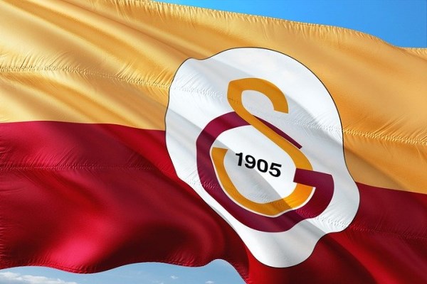 Galatasaray’dan Leao için resmi görüşme