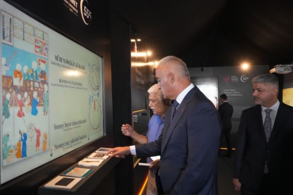 Bakan Ersoy, Fatih’in 555 yıllık ilim mirasını anlatan müzeyi ziyaret etti