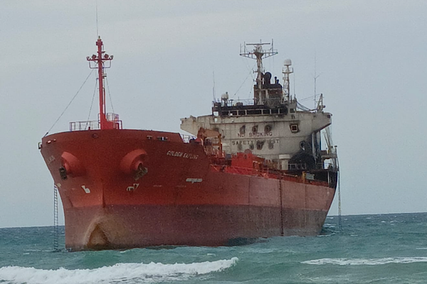 Karadeniz’de dron saldırısı: Çin bandıralı tanker Samsun’da karaya oturdu