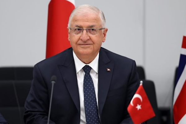 Bakan Güler ve TSK komuta kademesi anıt mezarlığı ziyaret etti