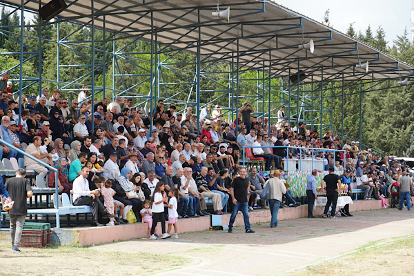 Gölcük’te Geleneksel Rahvan At Yarışları düzenlendi