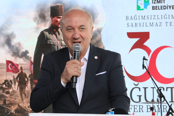 Hürriyet’in 30 Ağustos mesajı İzmitlilerle paylaşıldı