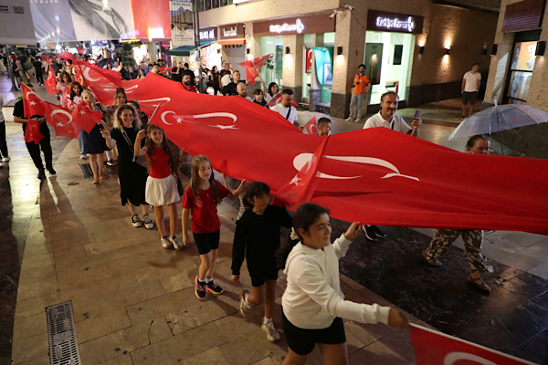 Ordu’da 30 Ağustos Zafer Bayramı kapsamında yürüyüş ve konser düzenlendi