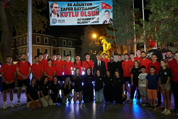 Gölcük’te 30 Ağustos Zafer Bayramı tören ve fener alayıyla kutlandı