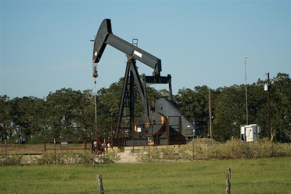 Petrol fiyatları yükseldi, doğal gaz geriledi
