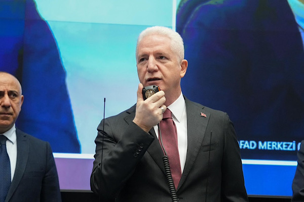 Vali Gül, SOLOTÜRK pilotlarıyla bir araya geldi