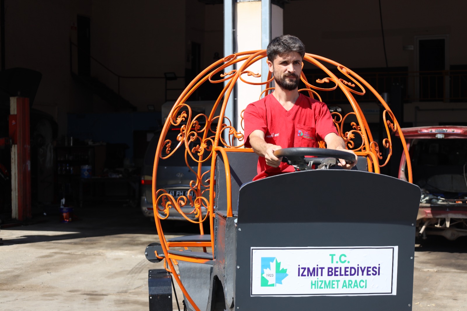 İzmit Belediyesi, etkinlikler için mobil çadır ve elektrikli fayton üretti