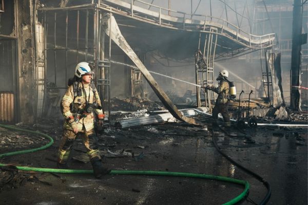 Buca’da yangında 4 kişilik aile kurtarıldı