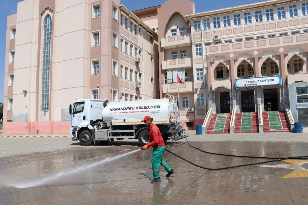 KARAKÖPRÜ’DE 70 OKUL YENİ EĞİTİM YILINA TEMİZLENEREK HAZIRLANIYOR