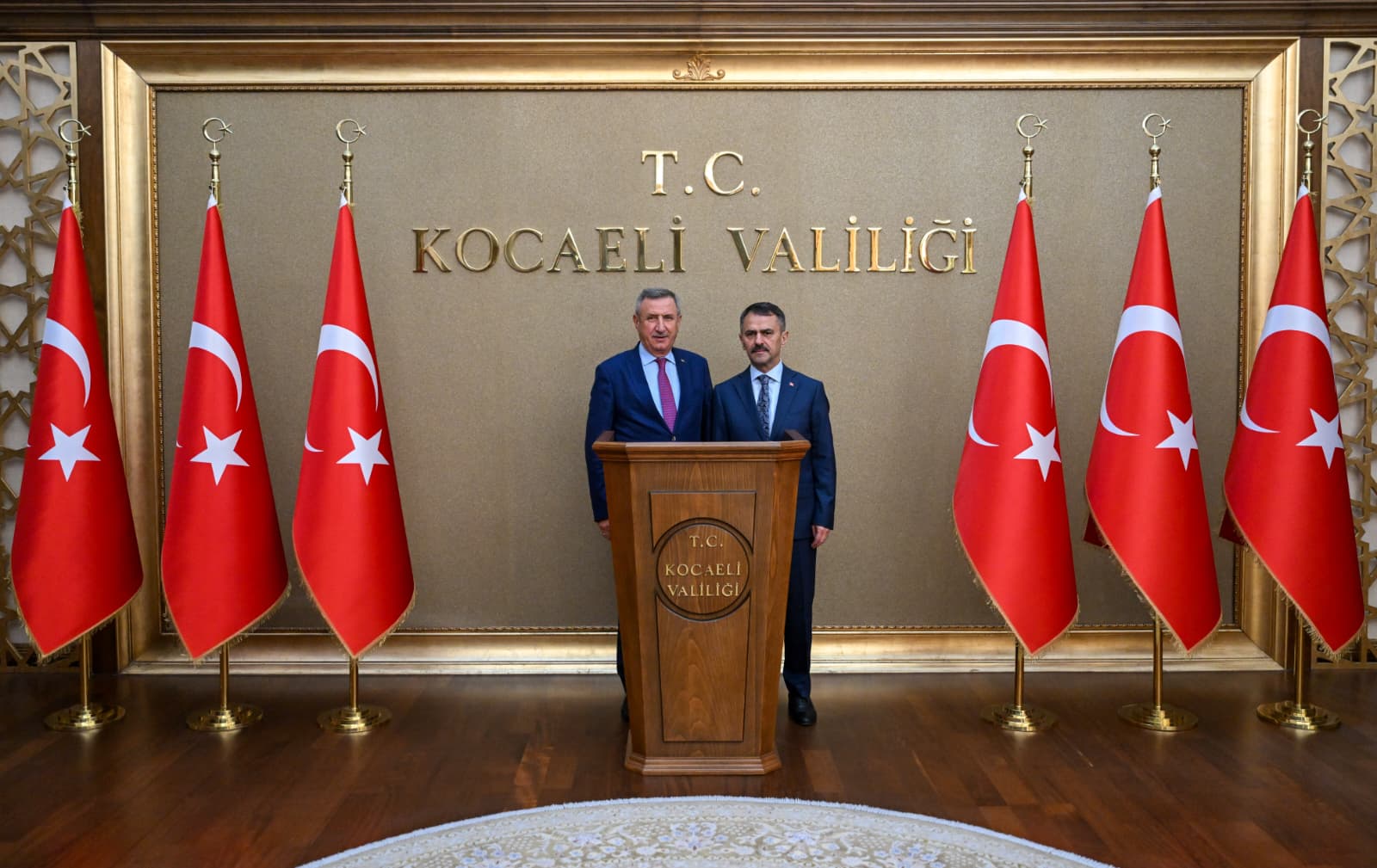 Kamu Denetçisi emekli Vali Yılmaz, Kocaeli Valisi Aktaş'ı ziyaret etti