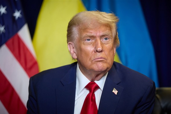 Trump: İran’ın yeni askeri ekipmanlarını vurduk