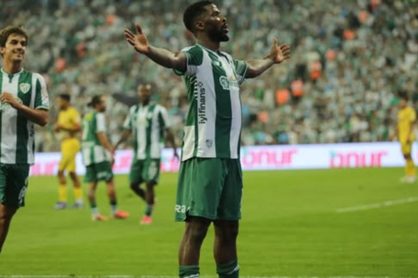 Bursaspor, İstanbulspor’u 4-0 mağlup etti