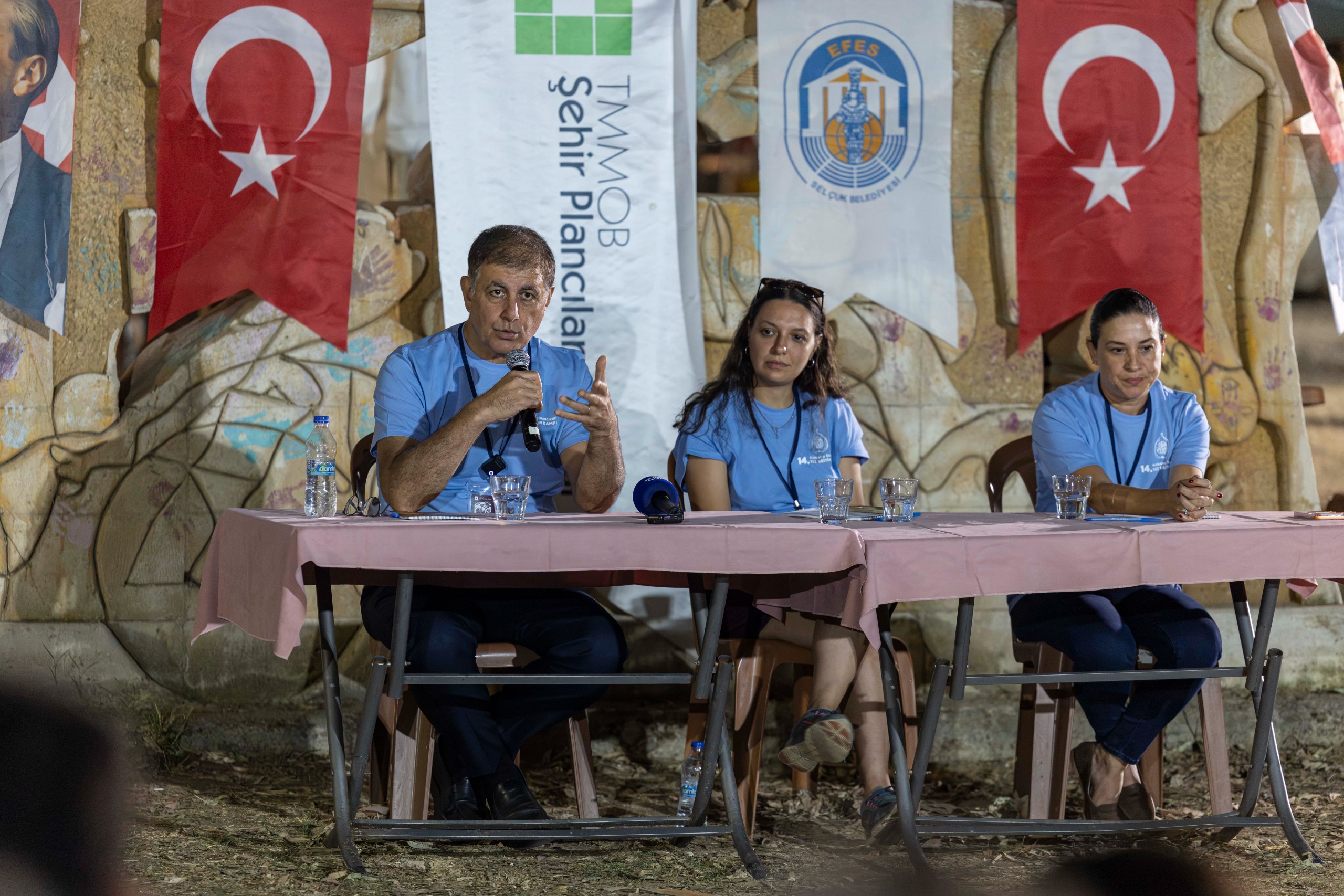 Başkan Tugay, geleceğin şehir plancılarıyla buluştu