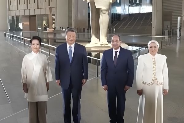 Xi Jinping Mısır’daki Büyük Mısır Müzesi’ni ziyaret etti