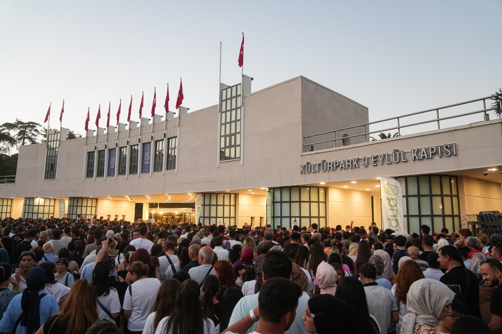 İEF’de tiyatro, stand-up ve müzikli gösteriler izleyicilerle buluşacak