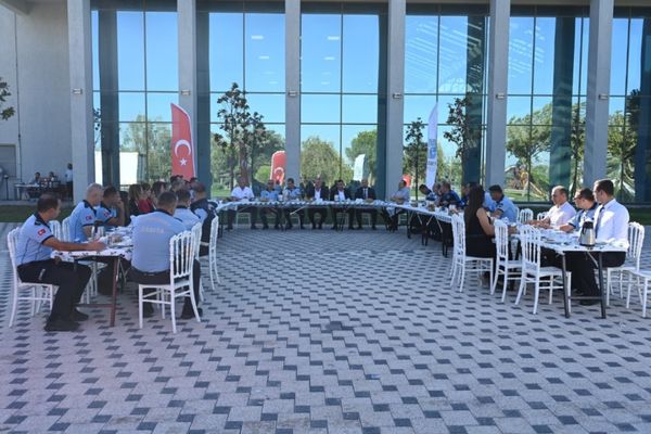 Karacabey zabıtası esnaf ve vatandaşın yanında