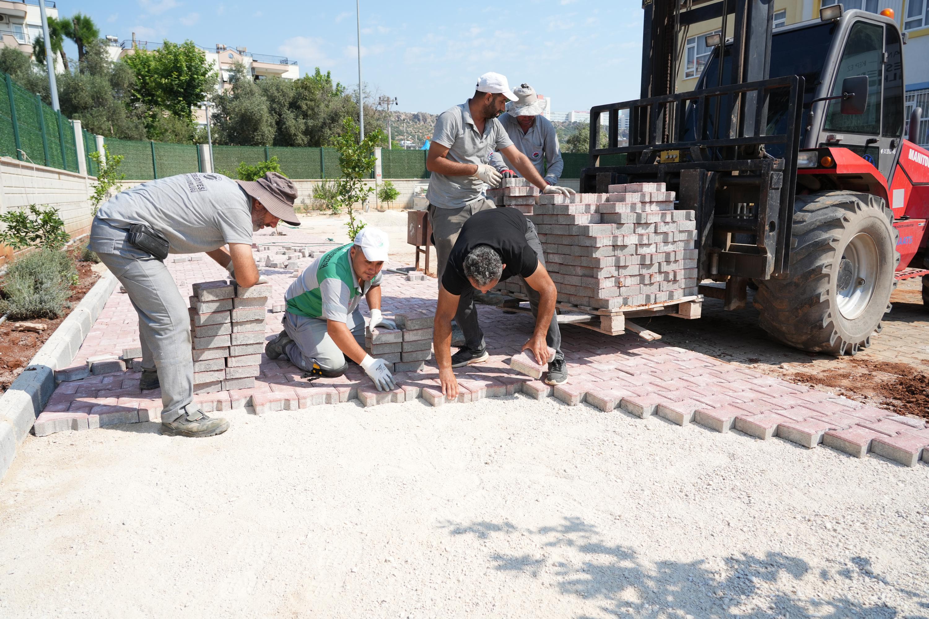 Kepez’de okul bahçelerinde bakım ve düzenleme çalışmaları yapılıyor
