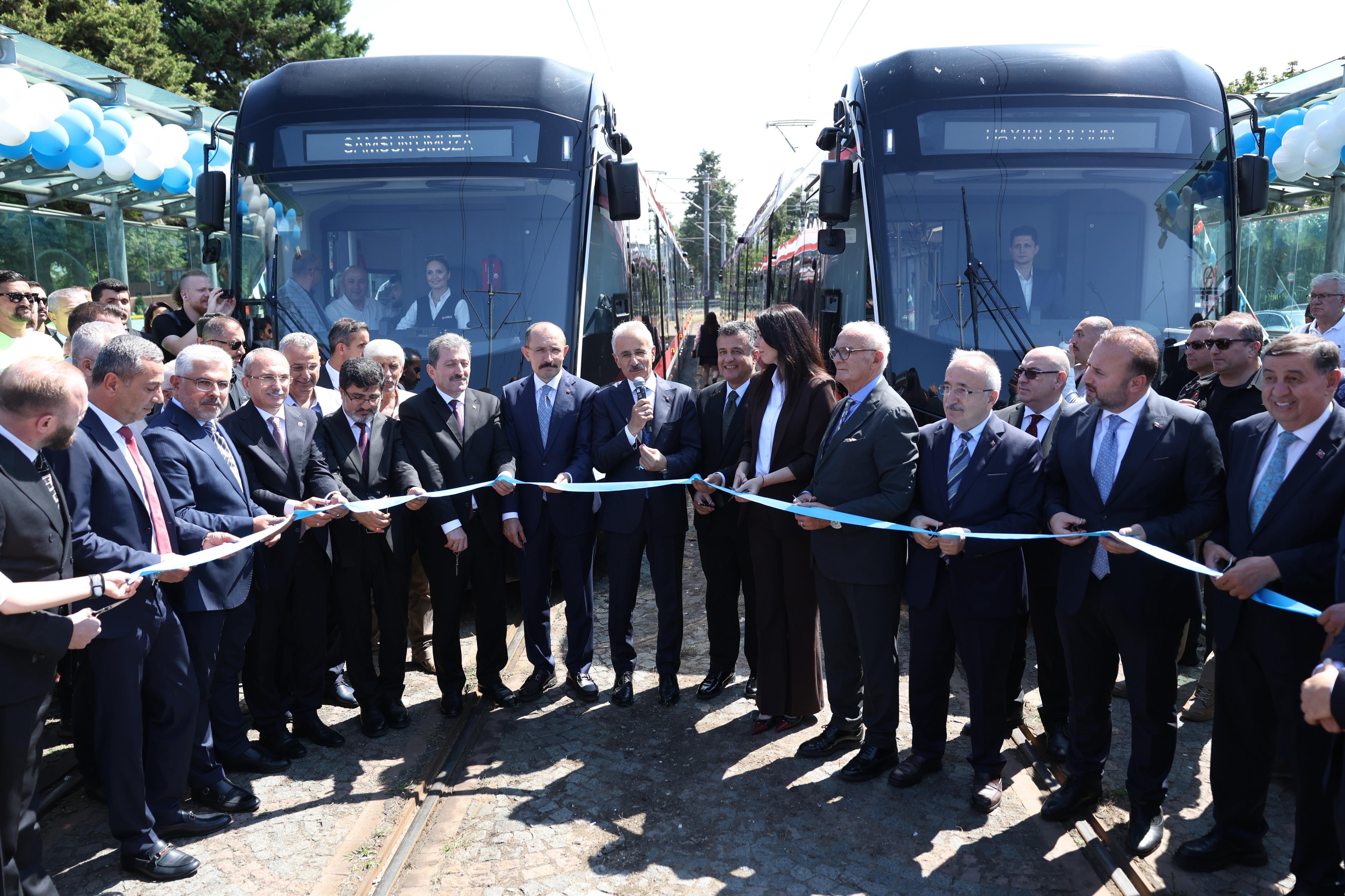 Samsun’da iki yeni tramvay yolcu taşımaya başladı