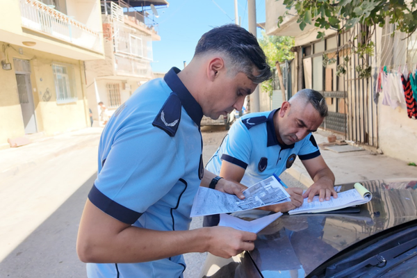 Konak’ta çevreyi kirleten 2 kişiye 130 bin lira ceza