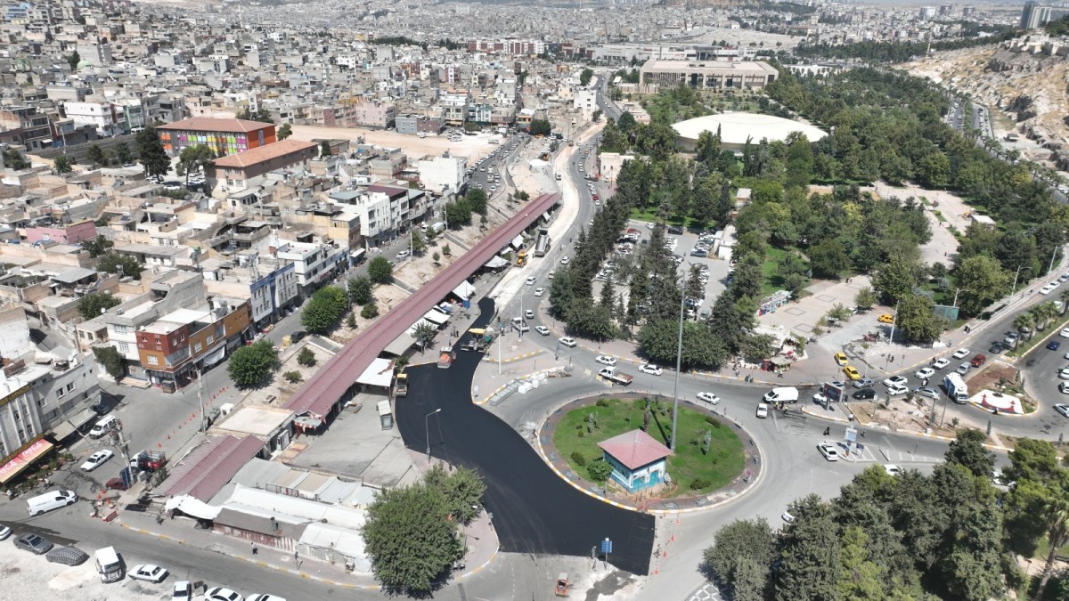 HALEPLİBAHÇE CADDESİ YENİLENİYOR