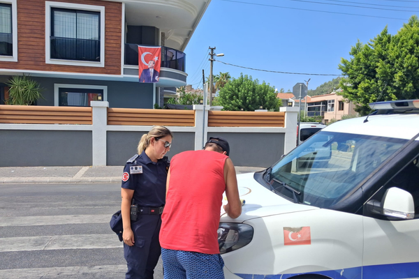 Marmaris'te çöp konteyneri yanına moloz döken kişiye ceza