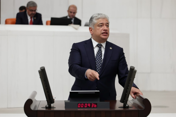 Kısacık: Günü kurtarmak için gelecek satılamaz