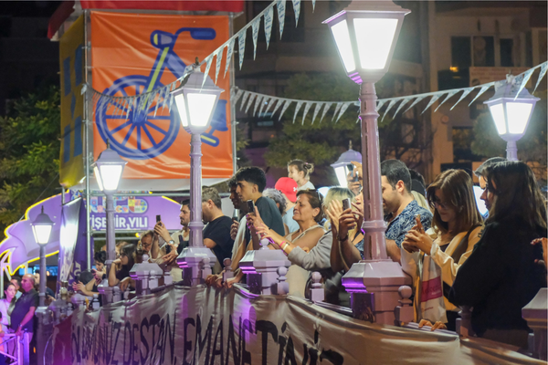 Uluslararası Eskişehir Porsuk Festivali'nde gondol üzerinde konser