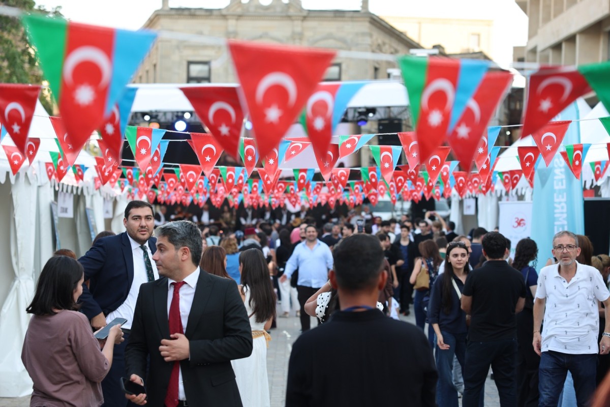 ŞANLIURFA’NIN KÜLTÜRÜ BAKÜ’DE GÖNÜLLERİ BULUŞTURDU