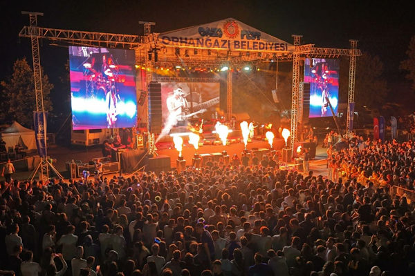 GaziFest’in ikinci gününde Ahiyan ve Mavi Gri sahne aldı